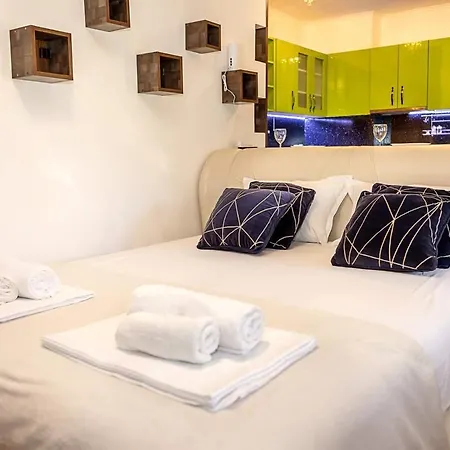 Διαμέρισμα Fully Equipped With Cozy Lounge By Flat Mаnager